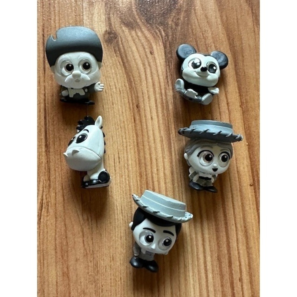 Disney Doorables Black & White Mini Figures Lot – 6 Characters – Gently Used‎